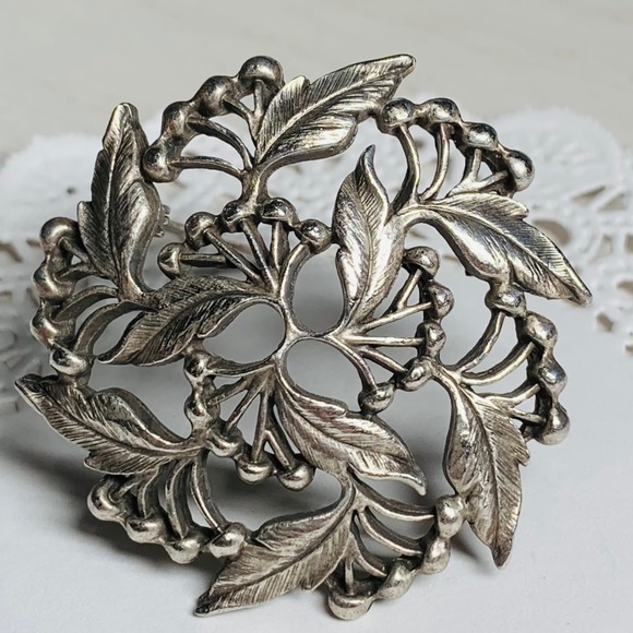 Classic Vintage Brooches, Lot of 3 - Picture 11 of 14